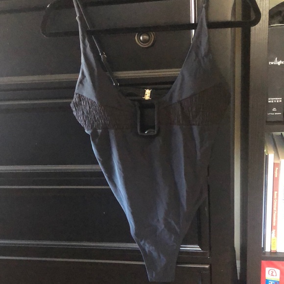 U Wired One Piece Swimsuit - Picture 4 of 4